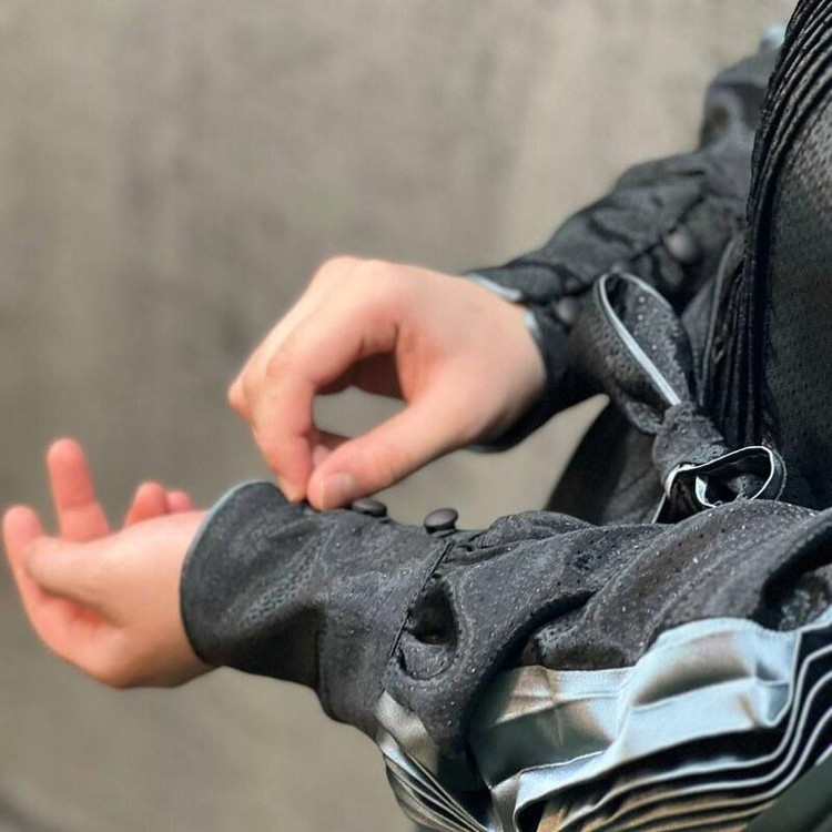 مانتو عبا پلیسه